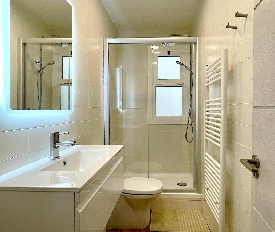 Abbott Apartment - 1 Min From The Beach - 100M2 - Sleeps 8 Sitges Ngoại thất bức ảnh